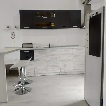 Blue Moon Renovated Apartmán