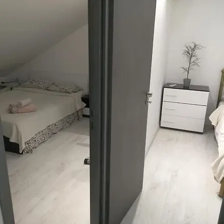 Blue Moon Renovated Apartmán
